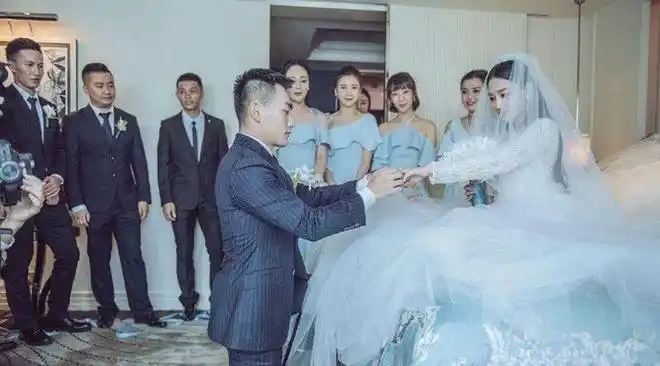 张馨予婚礼伴娘团出招伴郎团轻松化解网友当兵就是不一样