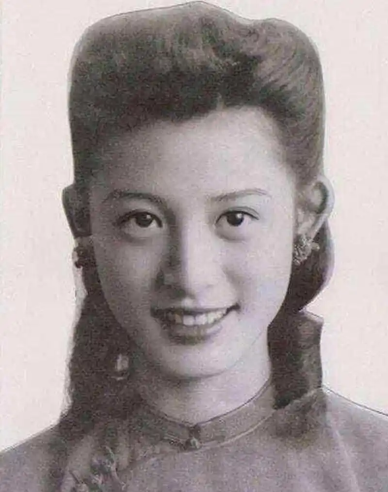 于是他便拉着张光的手说道:"答应我一个条件,我这些财产全是你的".