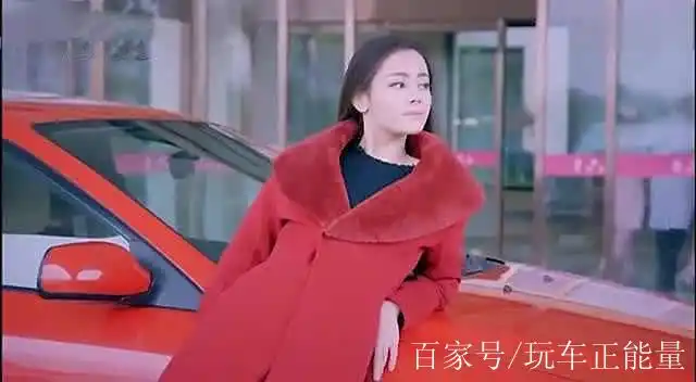 迪丽热巴豪车被曝光,480万法拉利妩媚性感,女神的车不止这一辆