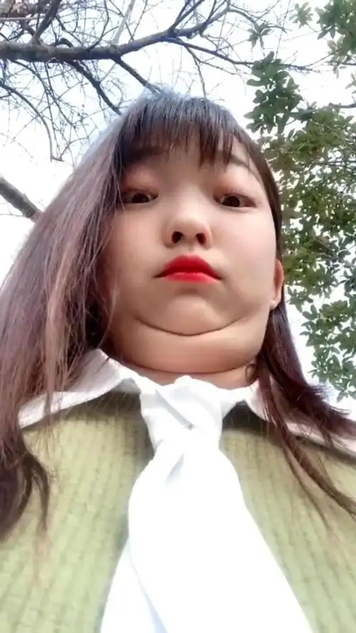 喜欢我这样的女生吗双下巴胖嘟嘟的不好吗说变就变!