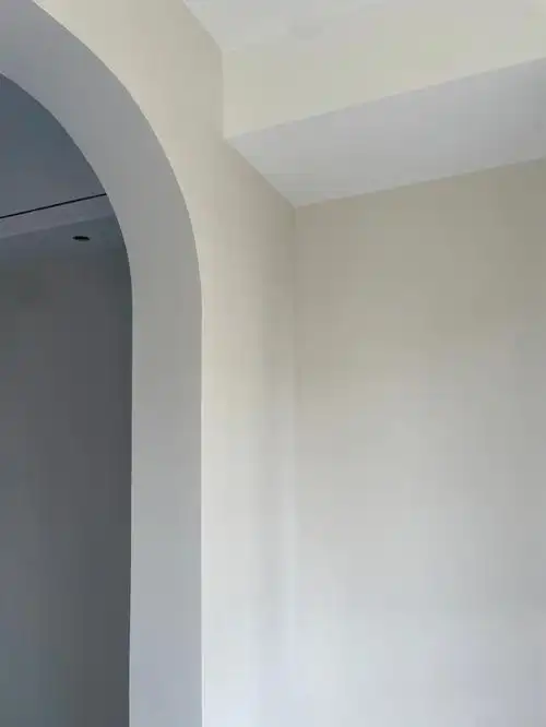 乳胶漆今天完工了,之前一直在浅滩银珠和浅沙色中纠结,最后选择了全屋