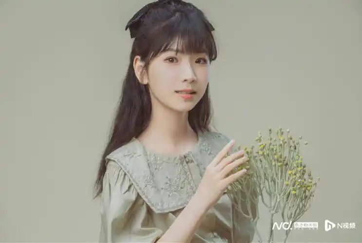 《你笑起来真好看》原唱女孩李昕融出书了_腾讯新闻