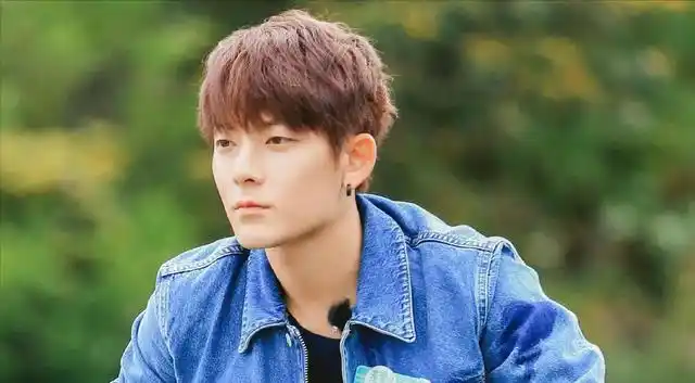 陈翔被网友偶遇,身材发福脸似发面馒头,被吐槽越来越"姨化" _毛晓彤