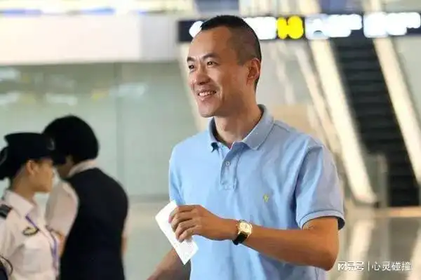 央视名嘴邱启明:醉酒打人锒铛入狱,如今直播带货只有百人围观