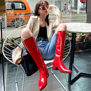 欧美新款大红色漆皮长靴女粗跟不过膝高筒女靴单靴帅气百搭尖头潮