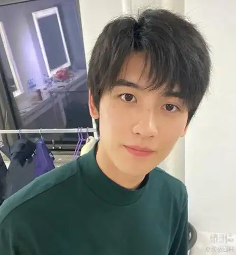 有i黄俊捷吗?重启里饰演新版张起灵,感觉他长相很.