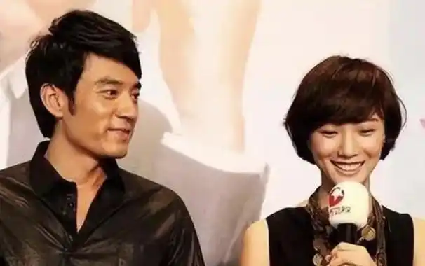 在2019年,郝蕾与她的丈夫刘烨结束了他们的婚姻关系,从此,她独自肩负