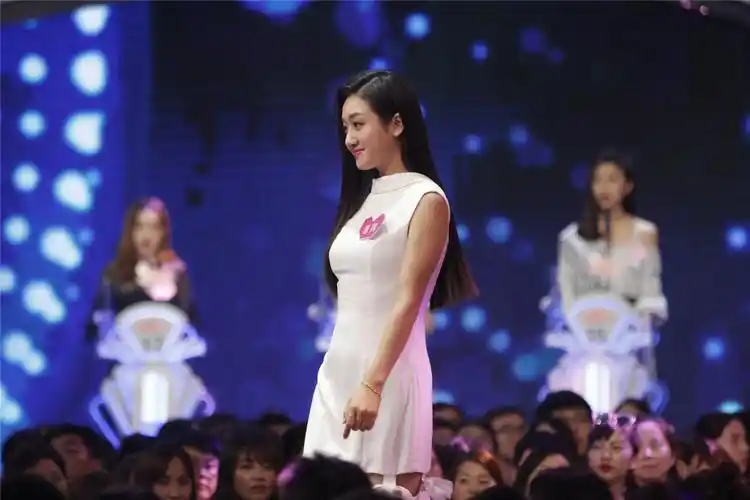 高颜值名师亮相《非诚勿扰》 女嘉宾季菁:遇到对的人不容易