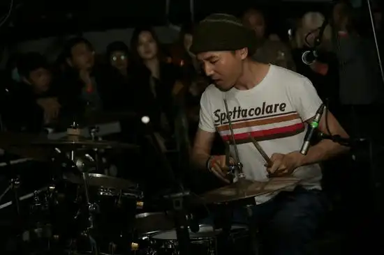 the garage开幕派对现场演出-音乐制作人王文颖