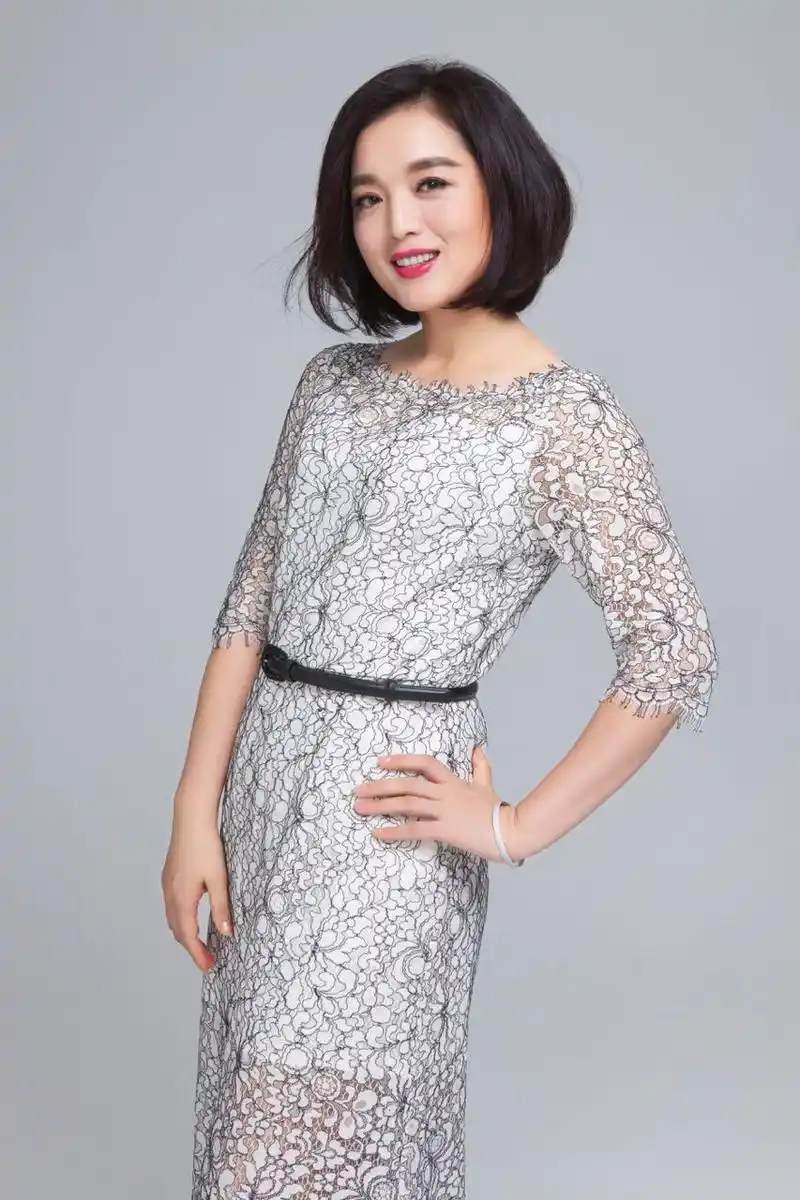 近日,青年歌唱家白雪演唱的歌曲《等你一万年》的mv已在各大平台深情