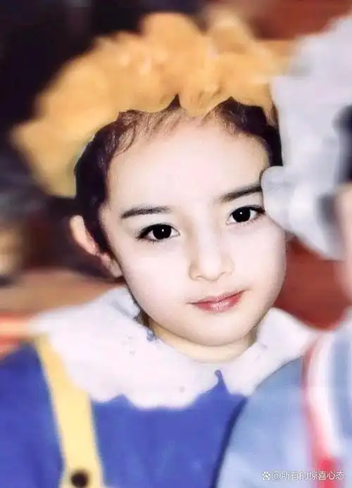 刘恺威带女儿现身加拿大,9岁小糯米形体面貌出众,遗传杨幂神颜