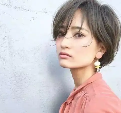 五十岁国字脸短发烫什么发型?_刘海_造型_头发