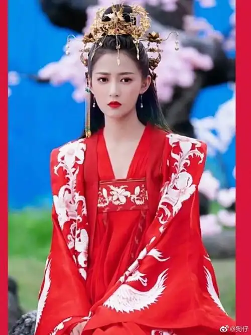 女演员古装凤冠霞帔造型盘点