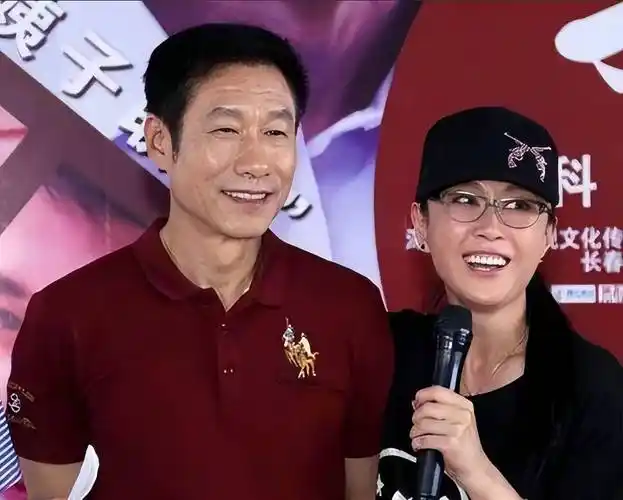 《大宅门》情史干净的4位老演员,与原配相守到老,他们恩爱61年_刘佩琦