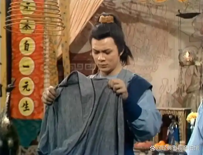 83版《射雕》:丘处机有多双标?两件事证明