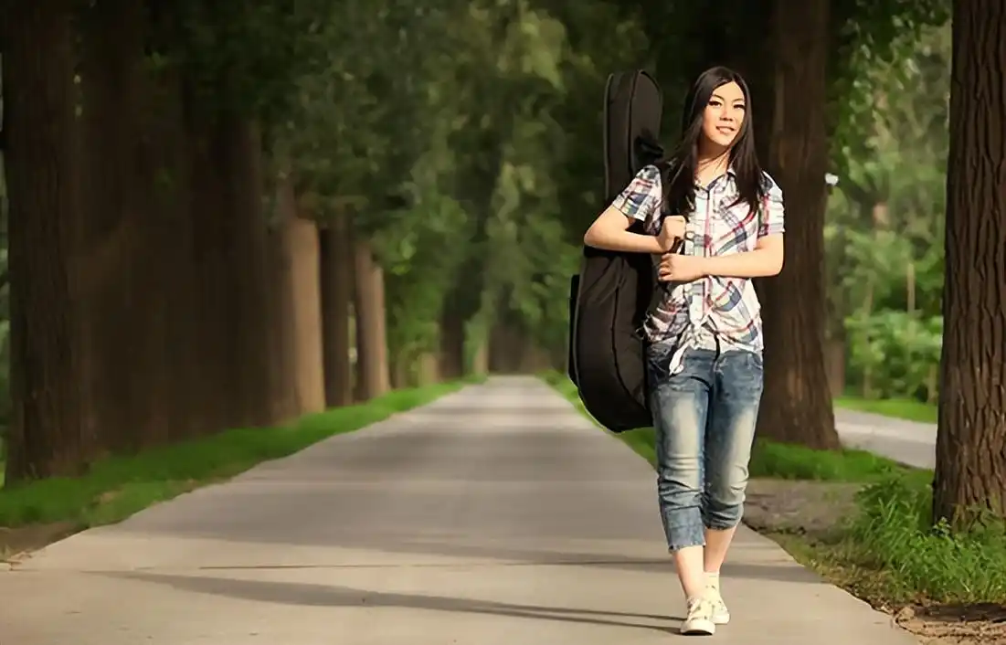 11年前凭春晚走红,发誓要做第二个董明珠的"西单女孩",如今