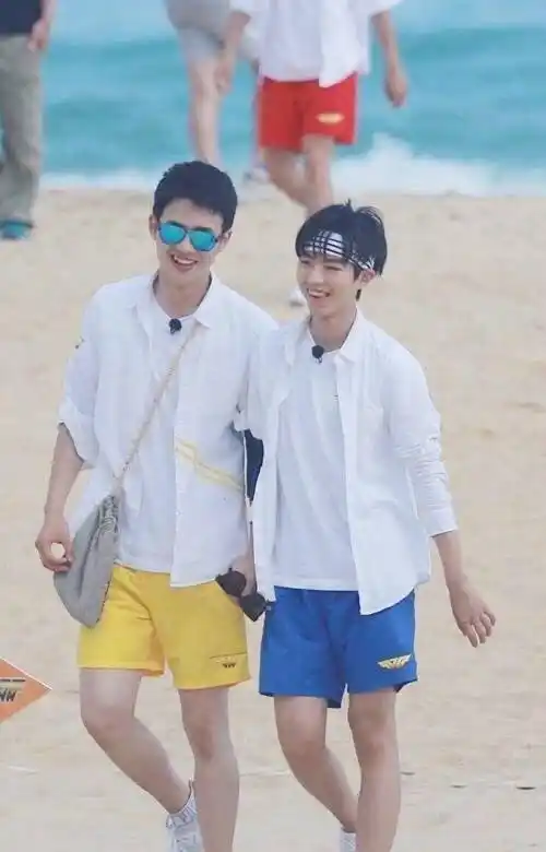 王俊凯和刘昊然一起参加过综艺《高能少年团》的录制,12期的节目,小