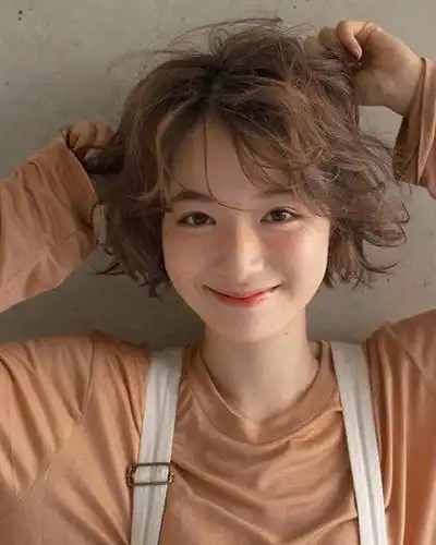 第一次见到剪超短发的女生,能这么温柔可爱耶