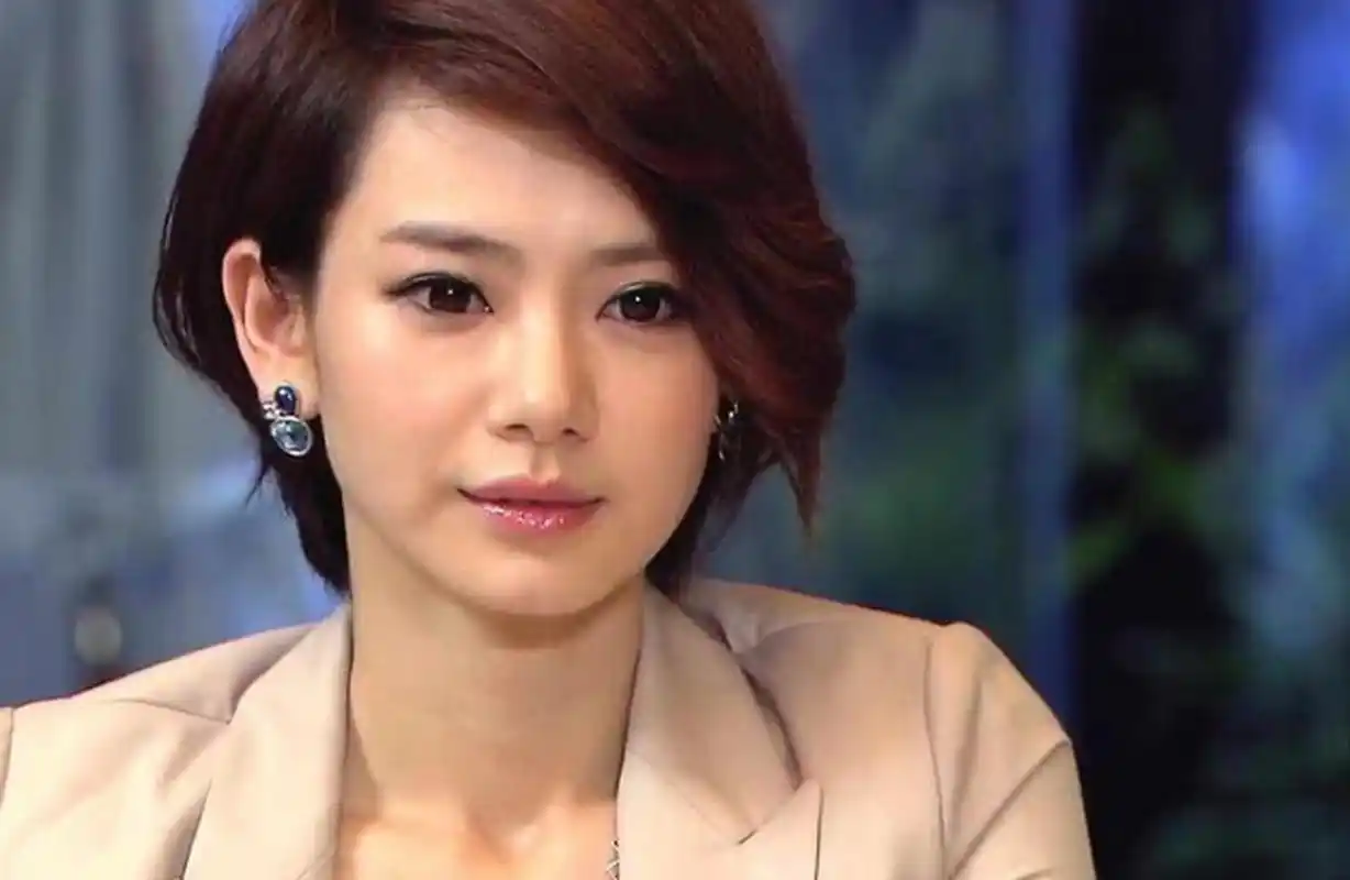 句句不提戚薇,却句句指向戚薇,分手10年林子君依旧没放下 世界上没有