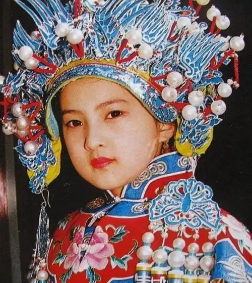 "婉君"金铭:9岁爆火,18岁上北大,为何42岁的她至今未嫁