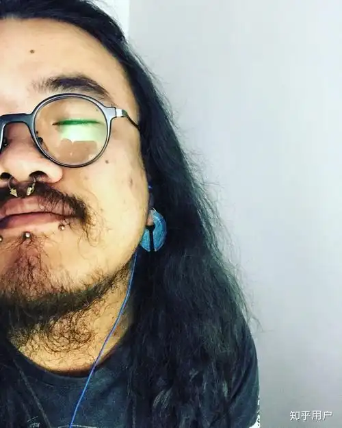 男生长得丑还留长发是什么体验