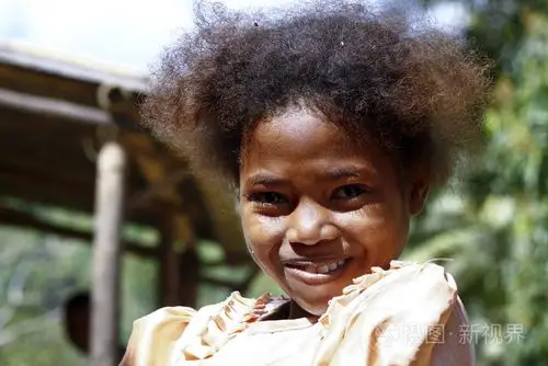 可爱的年轻黑人非洲女孩-可怜的孩子,马达加斯加