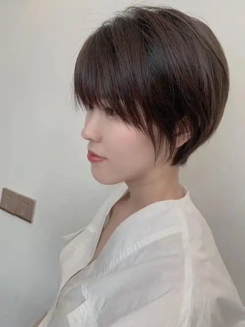 夏天来了是该剪款短发了清爽时尚还洋气