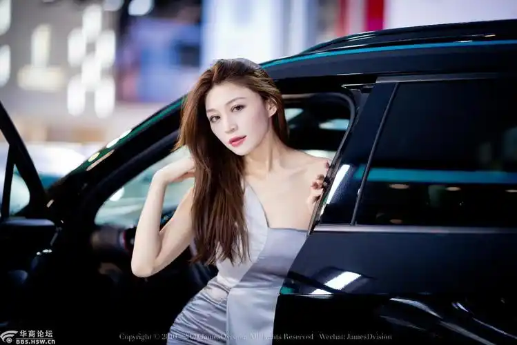 第十五届西安国际车展上漂亮的车模小姐姐们