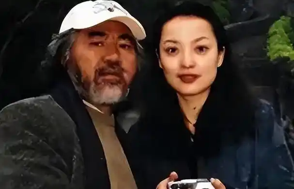 【题目:导演张纪中与妻子杜星霖的"奇怪"相处方式】张纪中,著名导演