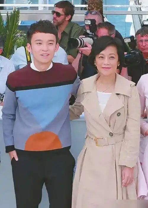 王京花:嫁董志华,影帝儿子是她的骄傲,儿媳是她的小棉袄_陈道明