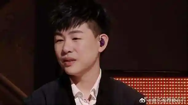 胡彦斌一唱就了不得,现场版《黑夜问白天》,好绝