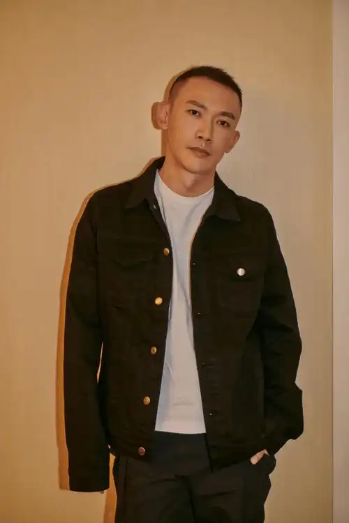 殴打司机邱启明售货员逆袭成主持人却因一时冲动销声匿迹