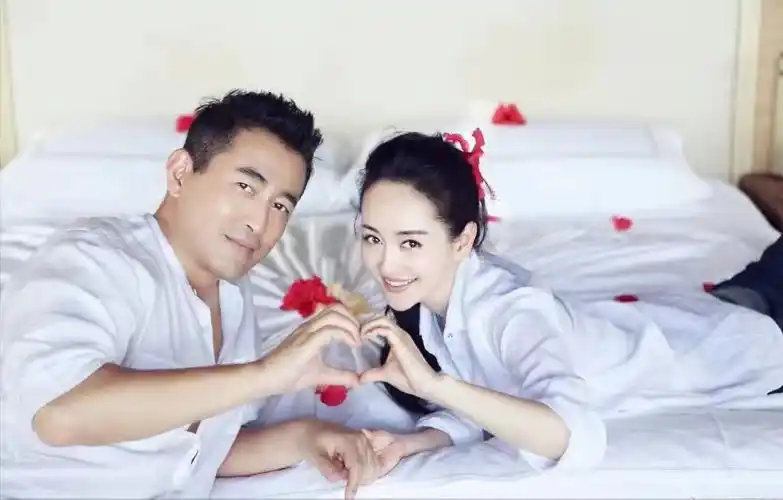 王志飞为小15岁妻子庆生太隆重多位明星出席月亮姐姐罕见现身