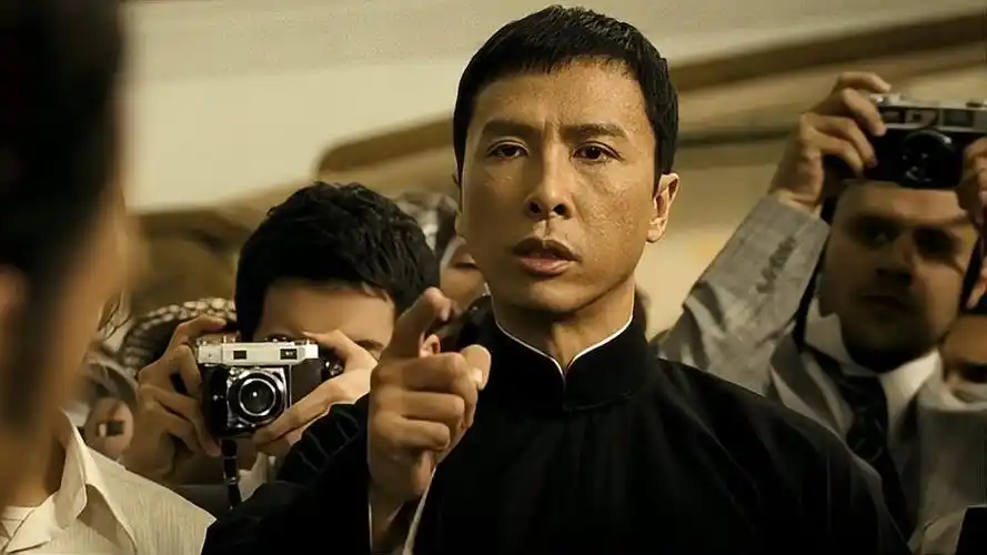 【一点资讯】《叶问2》叶问怒打英国拳王,拳王牙套都被打掉了 www.yid