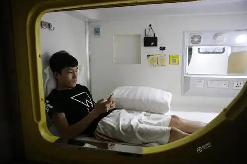 实拍北京胶囊旅馆免费wifi网络电视一应俱全