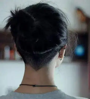 钱 非主流女生梳铲青马尾比男生还酷我只是发质太硬怎么就成了非主流