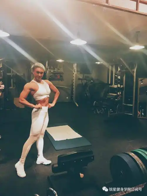 健美女神再强的天赋也敌不过不忘初心的坚持大赛在即,王菲特地从百忙