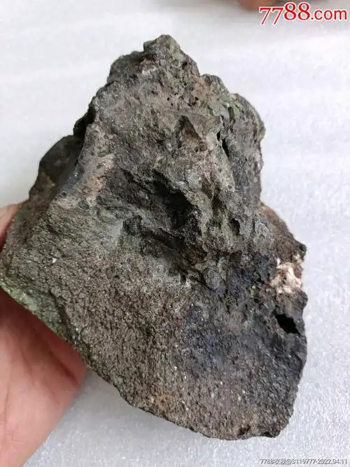 非常珍贵的金属球粒陨石