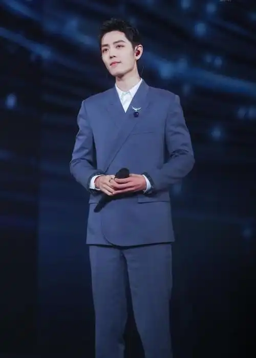 小飞侠说"肖战,请你相信,没有人可以夺走你的远方,我们会用尽一切