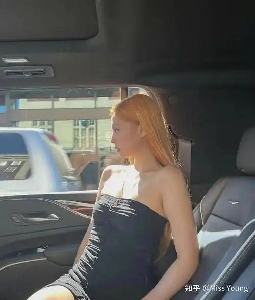 从被质疑带球跑到小腹零脂肪,jennie这波极限操作把胸弄没了? - 知乎