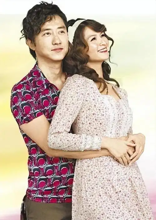 回顾伊能静与庾澄庆离婚后嫁小10岁秦昊48岁高龄产子幸福