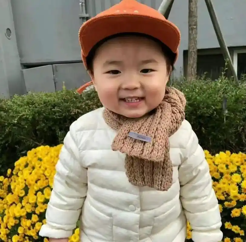 天气转冷了,姨母们记得保暖哦.#黄夏温 #黄夏温表情包 #人 - 抖音