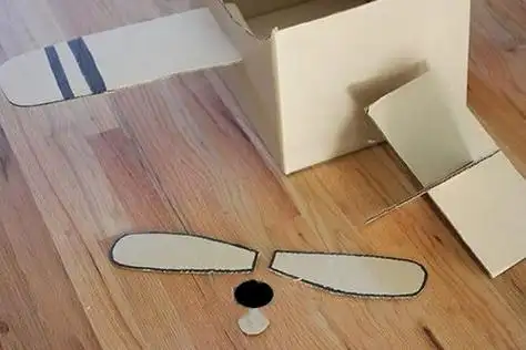 教你用废旧的纸箱制作儿童玩具趣味小飞机-折纸大全-魔术铺