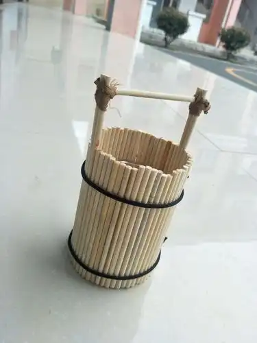 大阿中心小学"小手拉大手,洁净我家园"之环保手工制作比赛