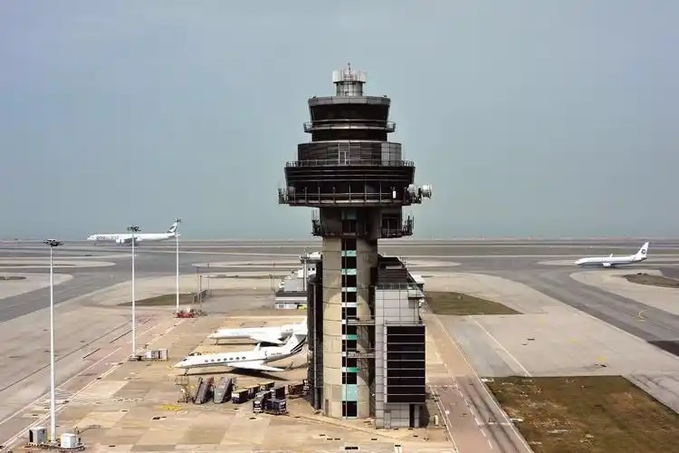 塔台黑屋子每隔两小时必须休息机场空管员的工作到底是怎样的