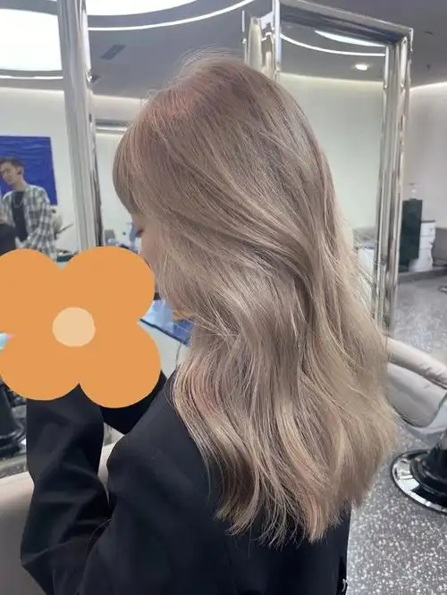 绝对今年染过最喜欢的发色了奶茶砂金色