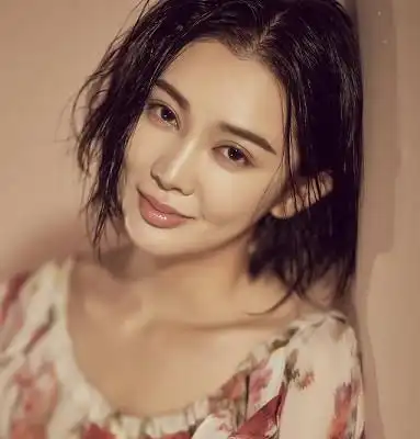 出道8年一直不火,杨幂想签约她却不欢而散,《猎场》痛失女二号