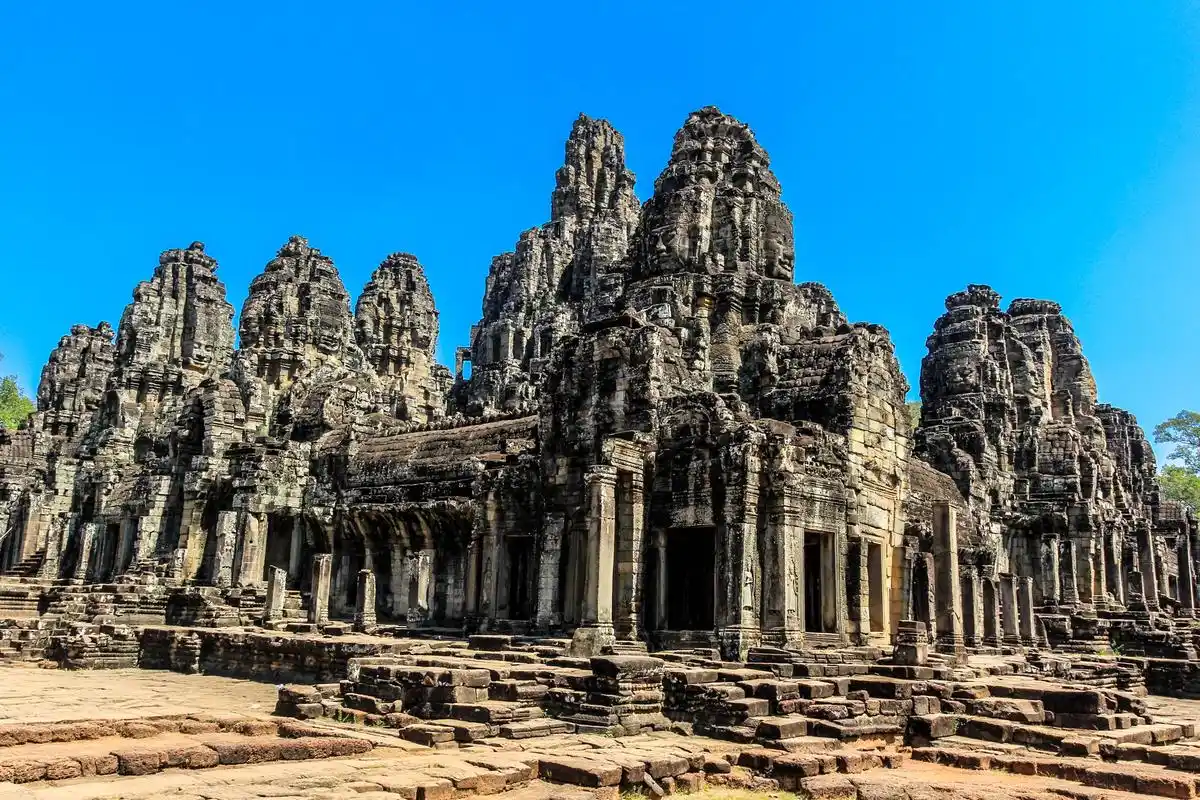 巴戎寺的四面佛吴哥最神秘的微笑