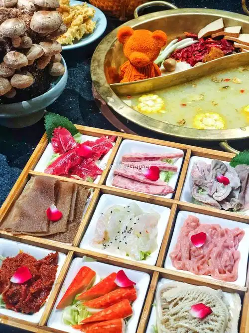 作为比较老牌的四川火锅,香天下肯定是首选啦～荣华富贵鸳鸯锅