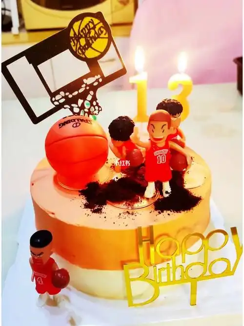 生日蛋糕和动感音乐